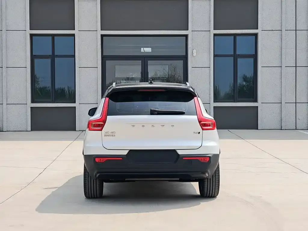 Volvo XC40 — фото 2