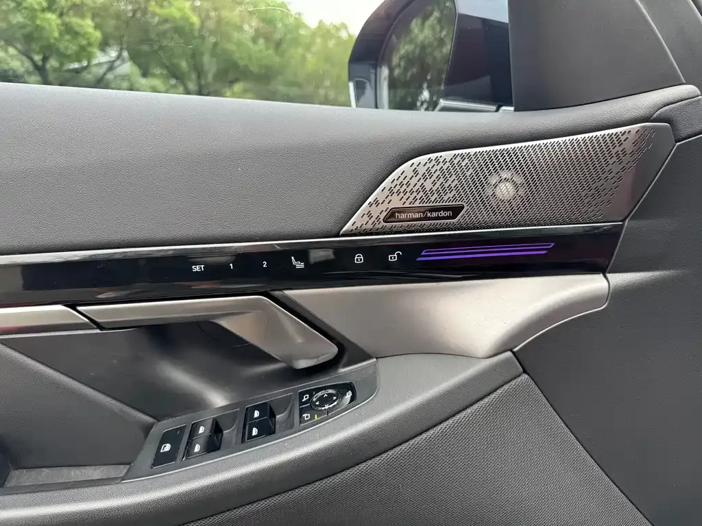 BMW 5 Series 2024 из CN, фото 5