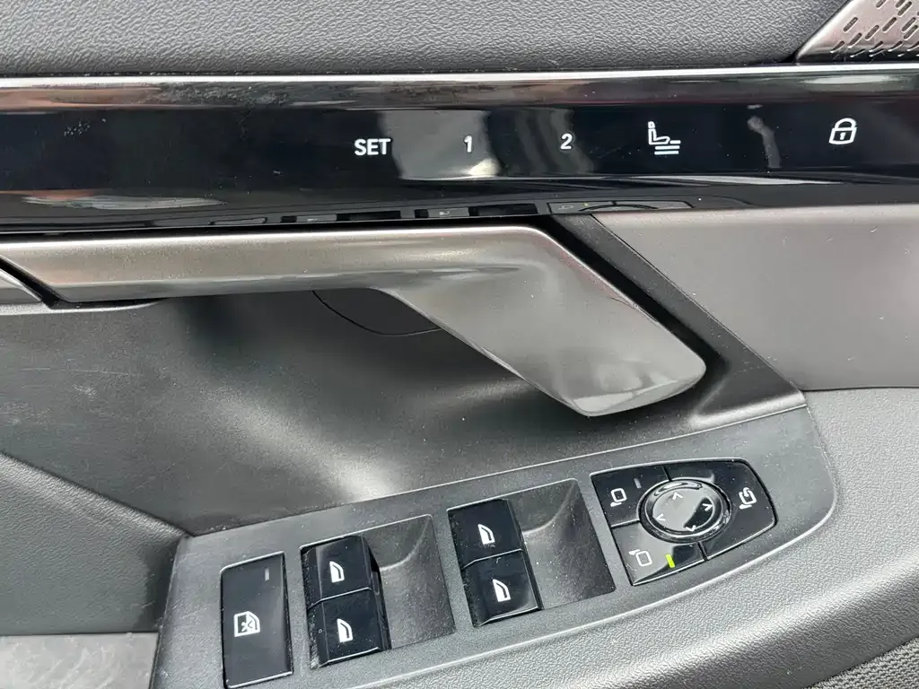 BMW 5 Series 2024 из CN, фото 8