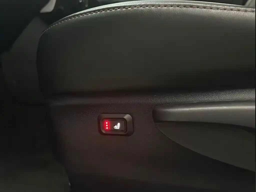 Toyota Yaris L — фото 2