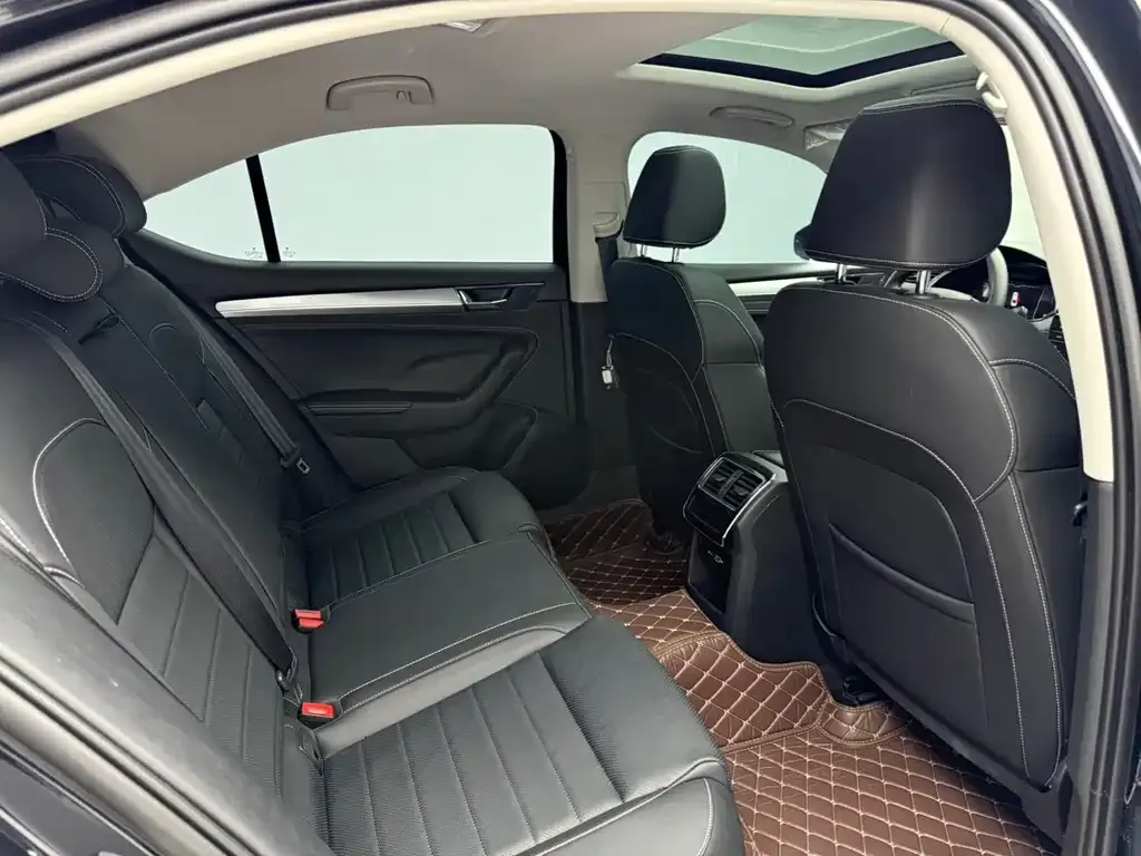 Skoda Superb — фото 9
