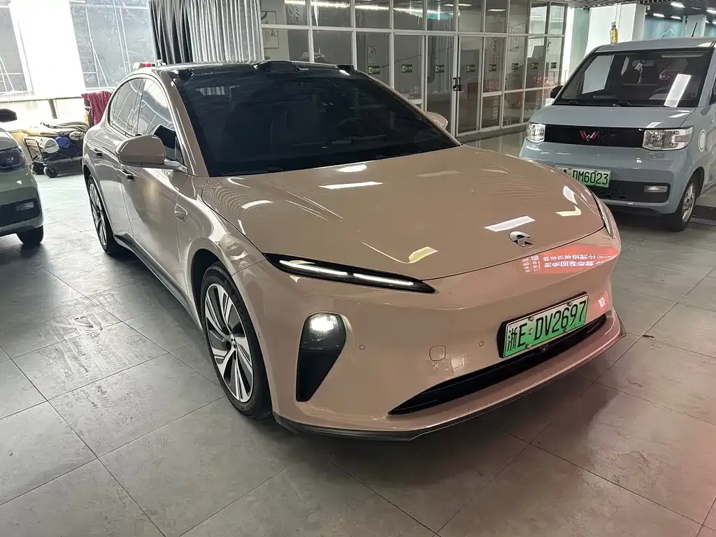 NIO ET5