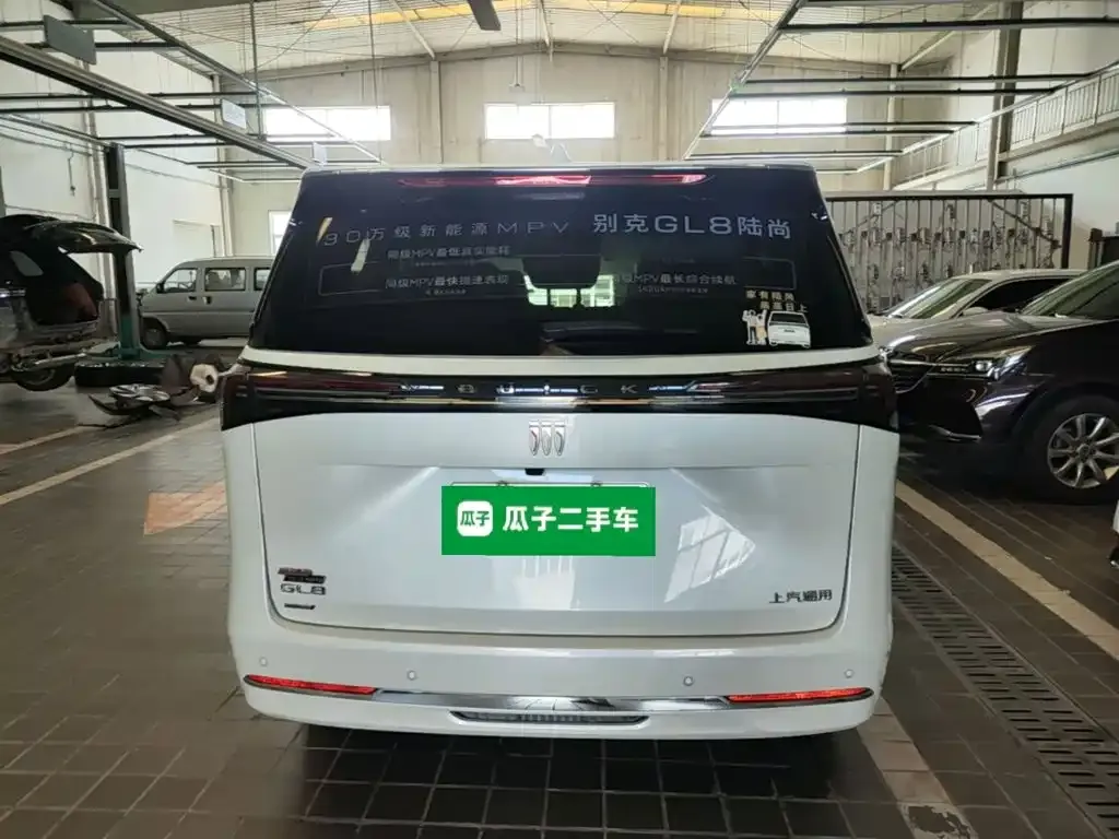Buick GL8 Hybrid — фото 10