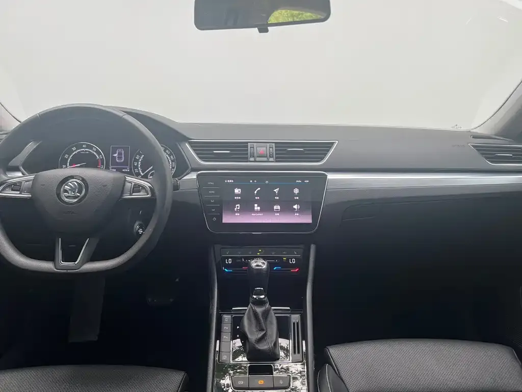 Skoda Superb 2022 из CN, фото 2