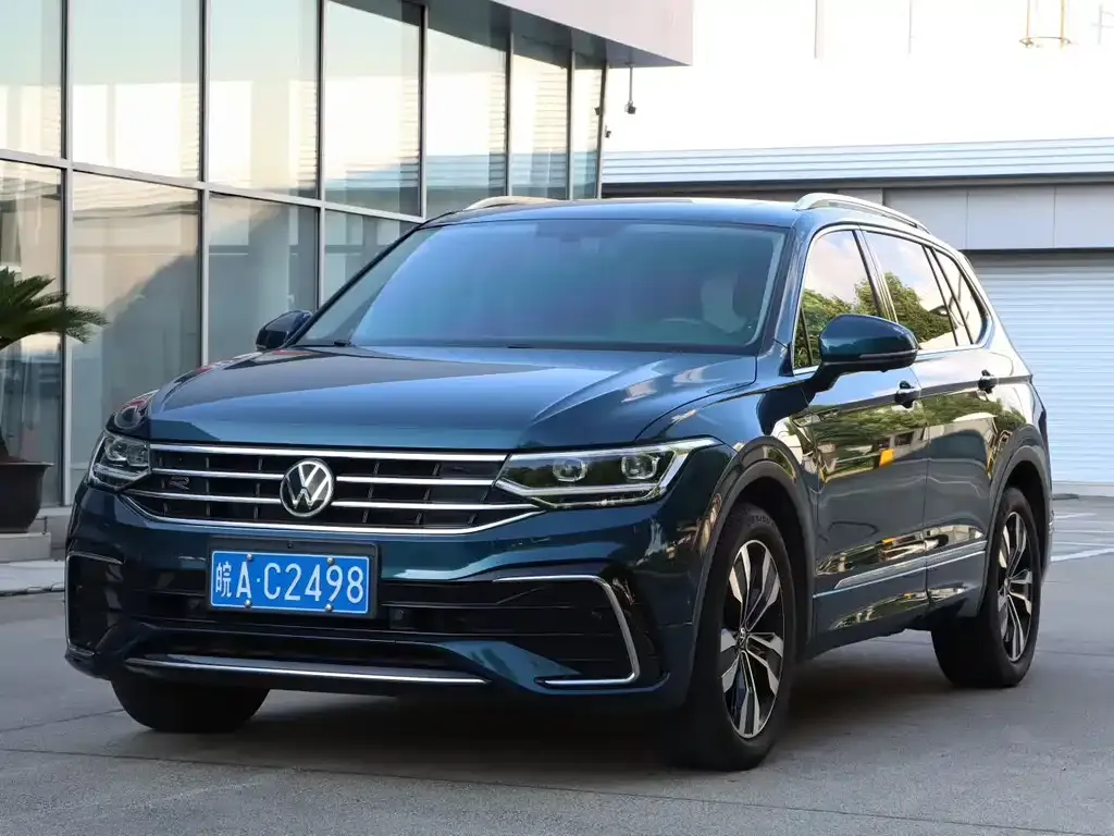 Volkswagen Tiguan L — фото 1