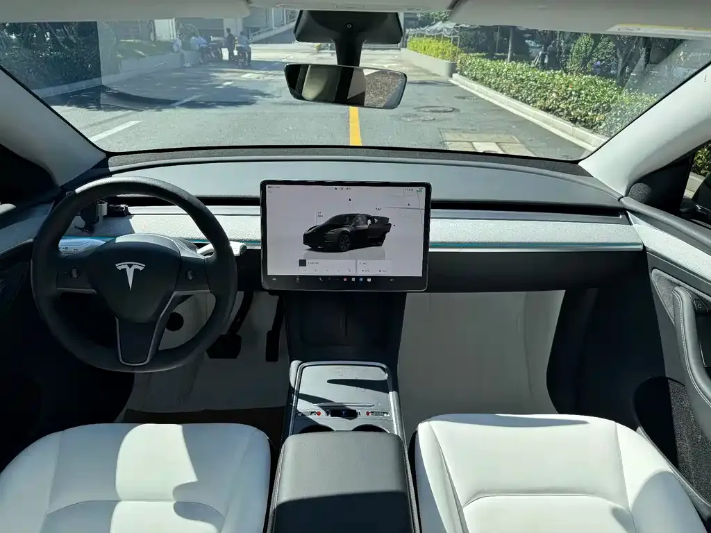 Tesla Model Y — фото 3