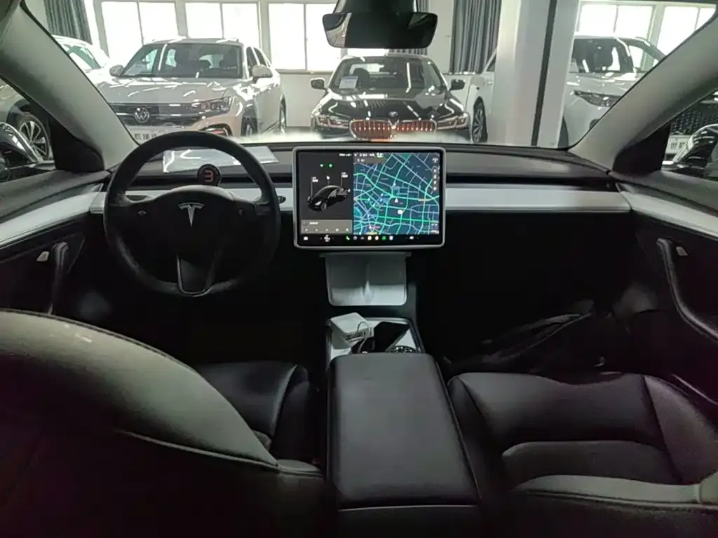 Tesla Model 3 — фото 5
