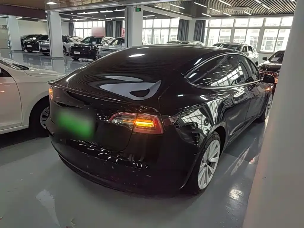 Tesla Model 3 — фото 8