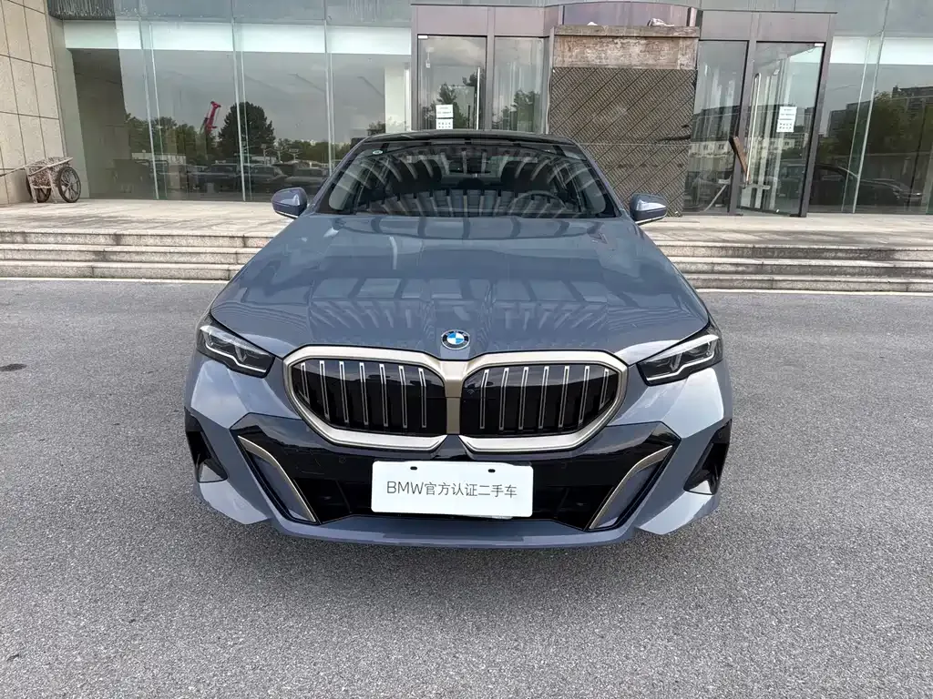BMW 5 Series — фото 10