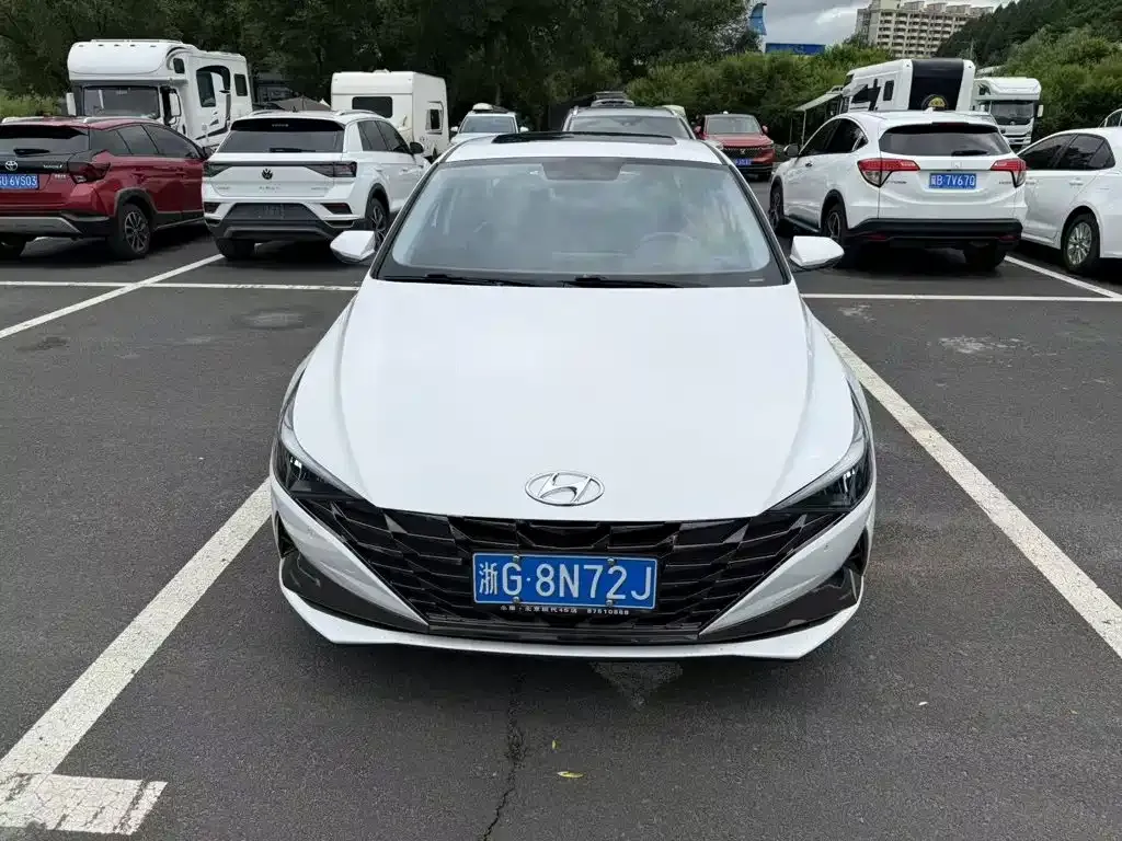 Hyundai Elantra — фото 10