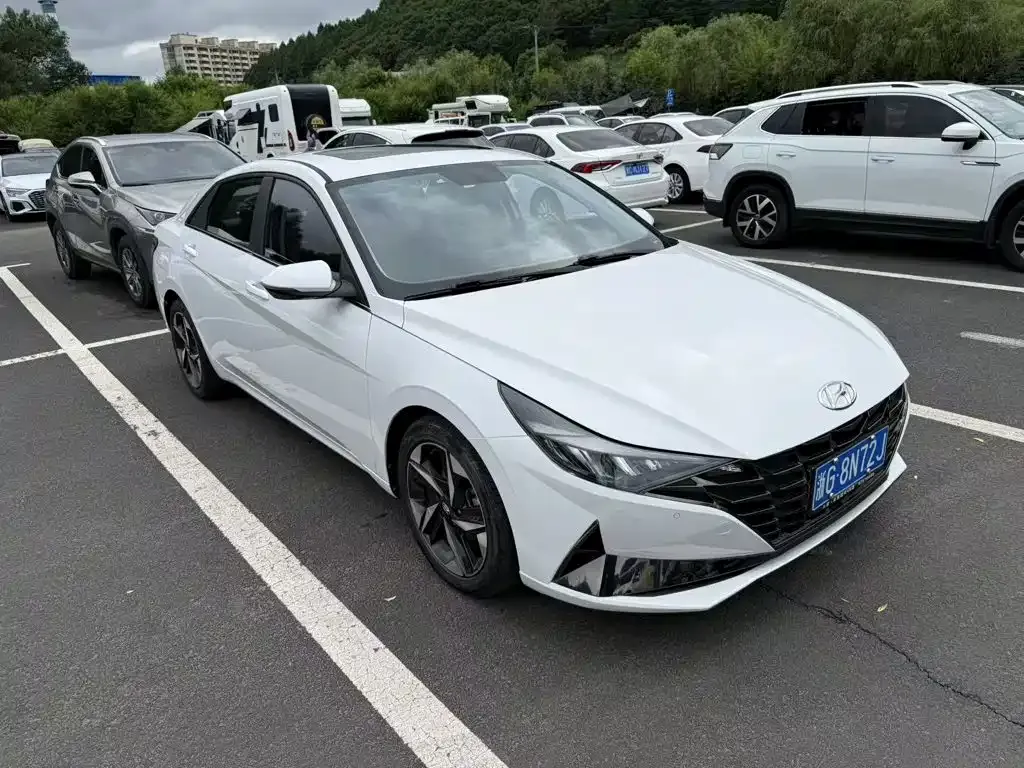 Hyundai Elantra — фото 3