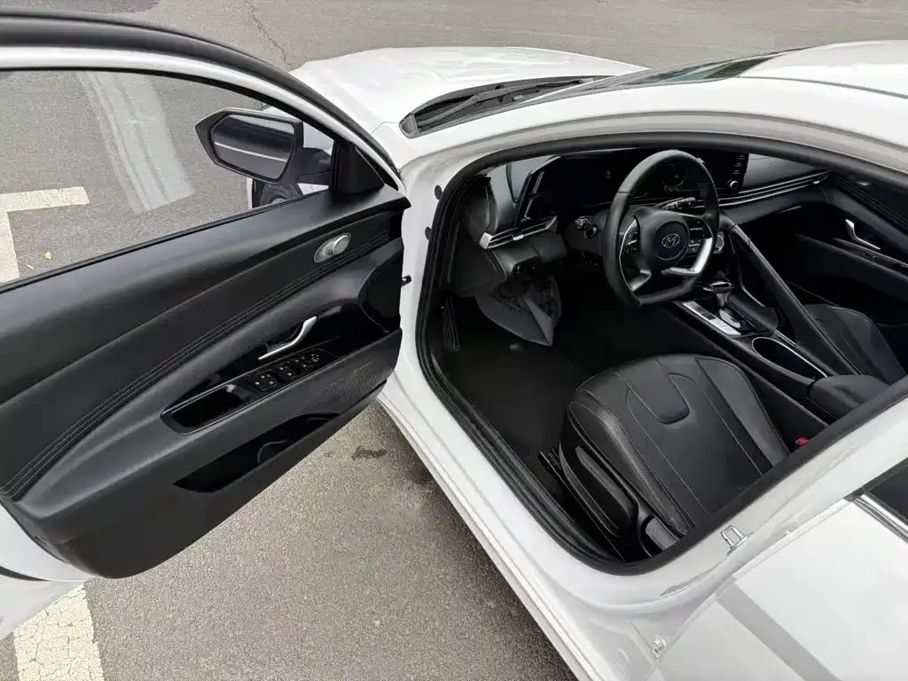 Hyundai Elantra — фото 9