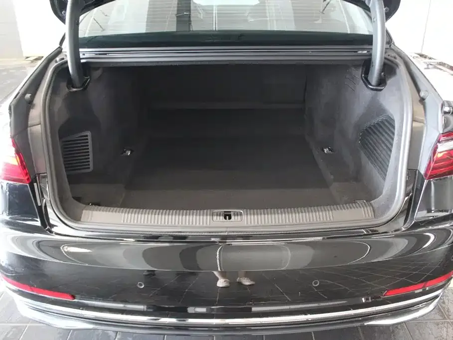 Audi A8 — фото 10