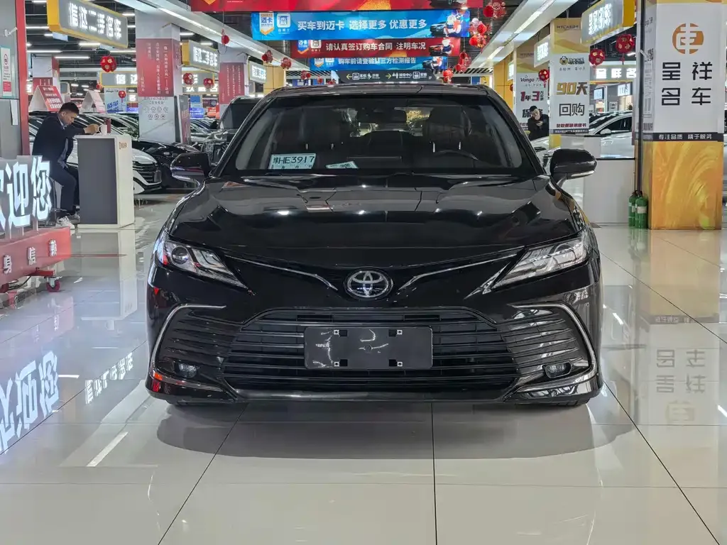 Toyota Camry — фото 9