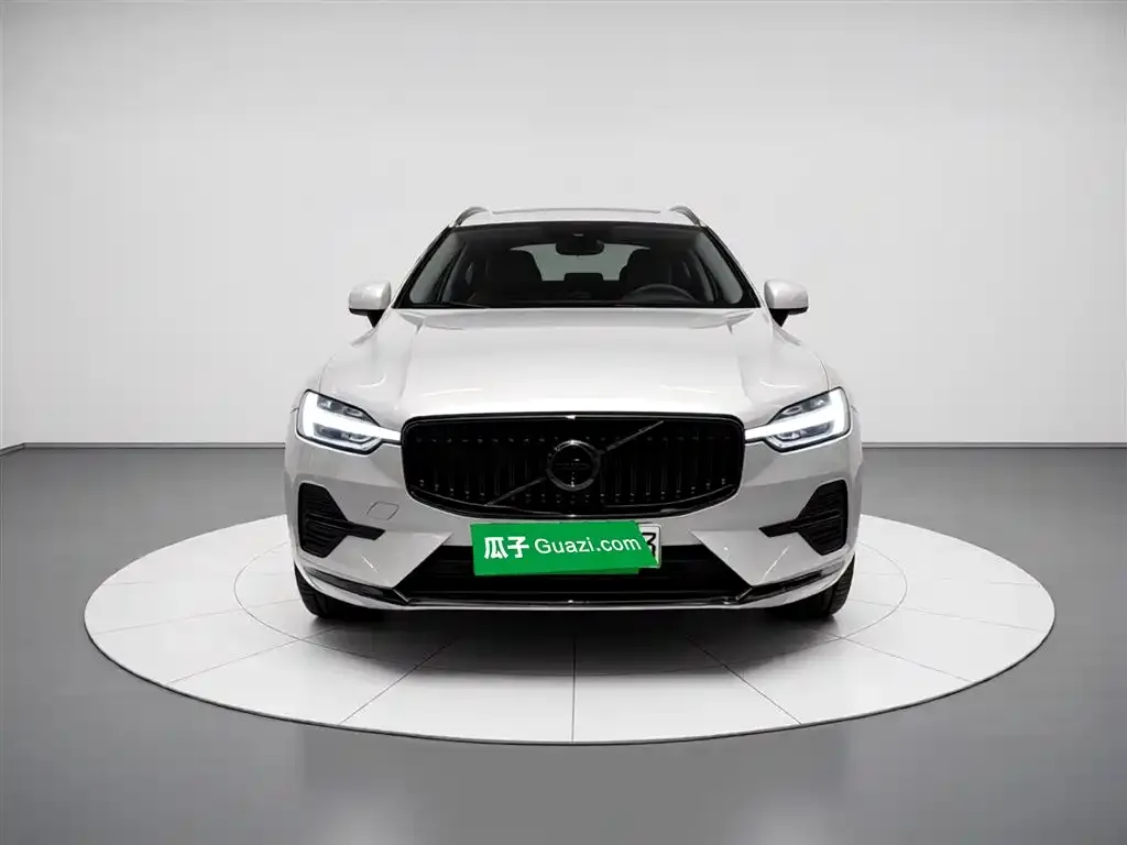 Volvo XC60 PHEV — фото 3