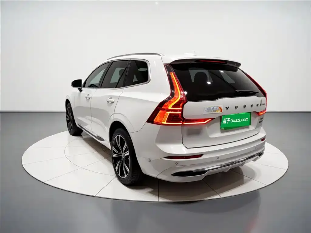 Volvo XC60 PHEV — фото 7