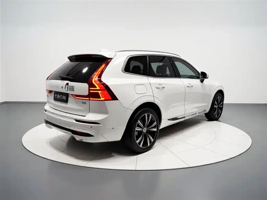Volvo XC60 PHEV — фото 5