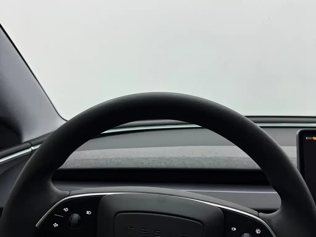 Tesla Model 3 — фото 4