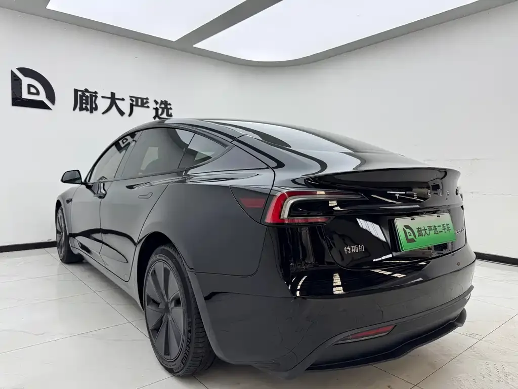 Tesla Model 3 — фото 10