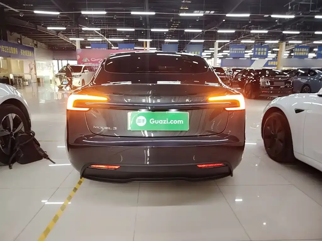 Tesla Model 3 — фото 10