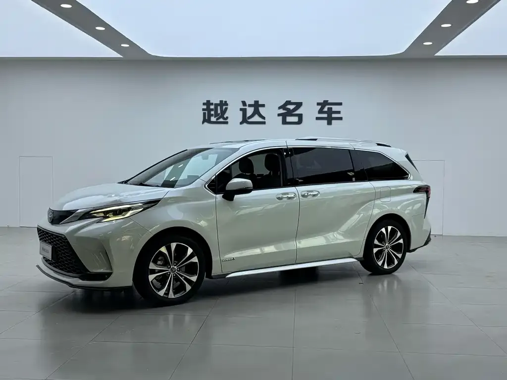 Toyota Granvia — фото 1