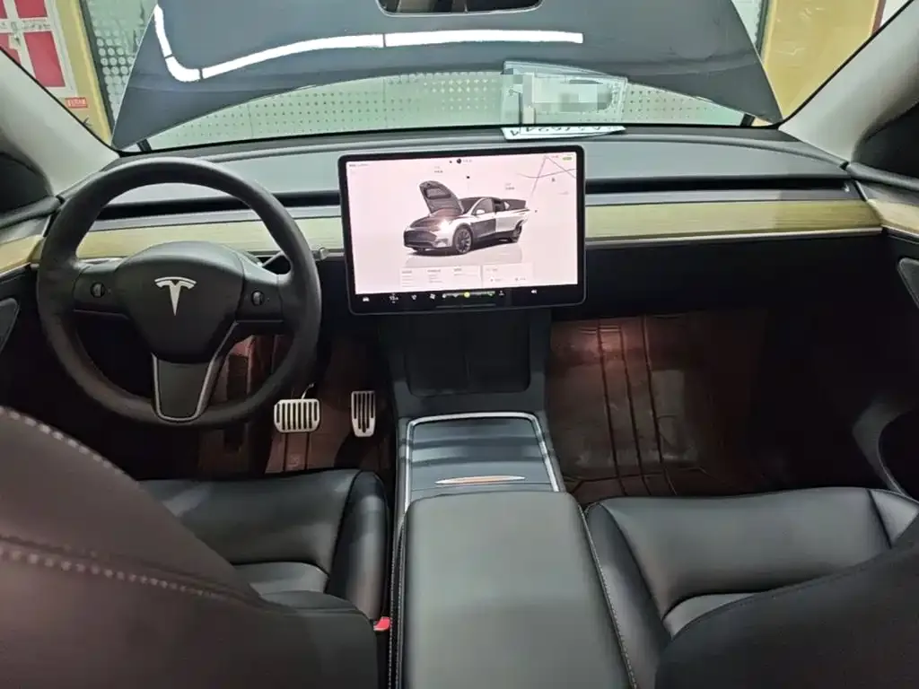 Tesla Model Y — фото 8