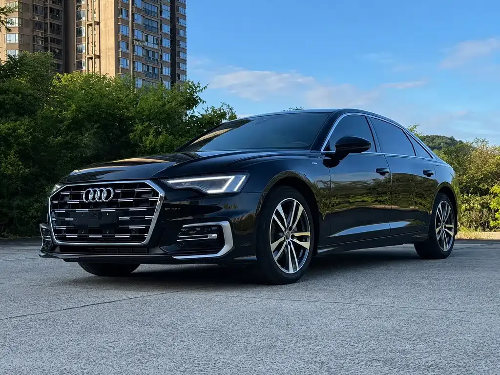 Audi A6L — фото 1