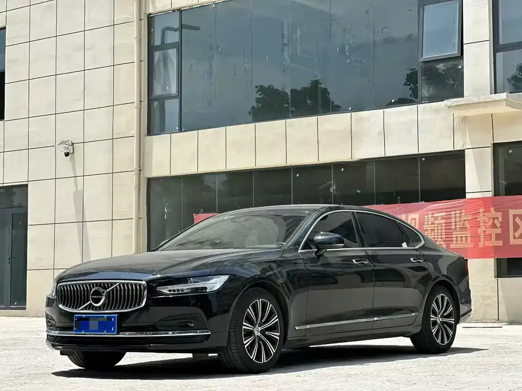Volvo S90 — фото 1