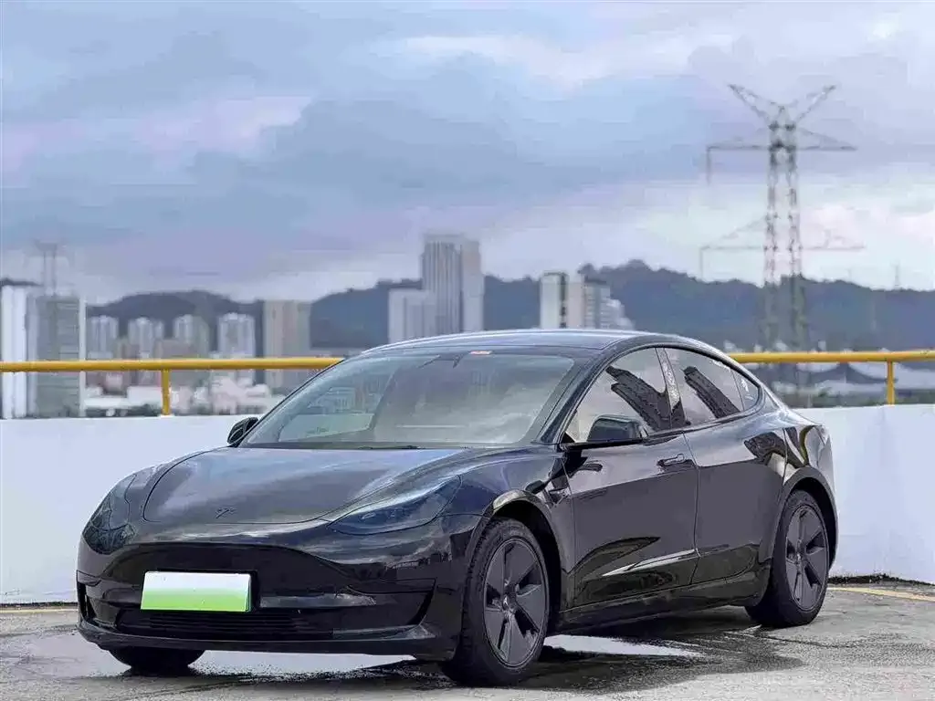 Tesla Model 3 — фото 1