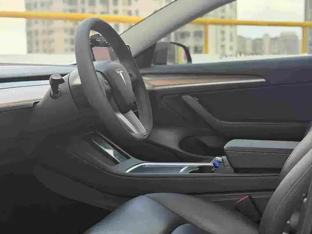 Tesla Model 3 — фото 2