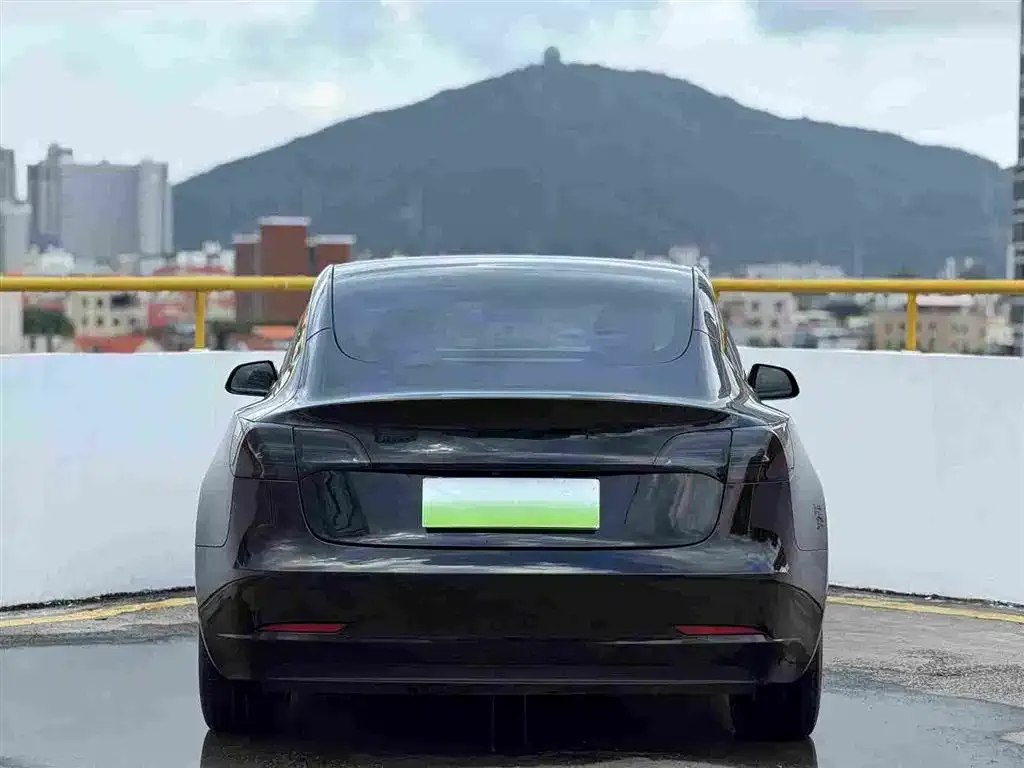 Tesla Model 3 — фото 5