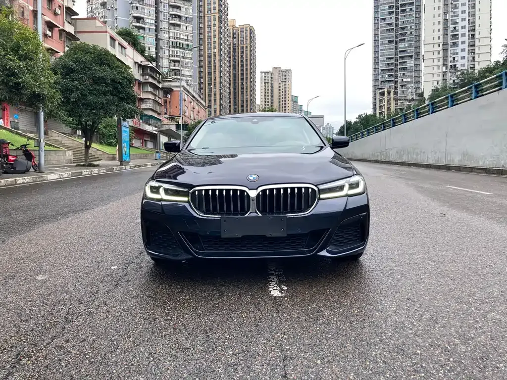 BMW 5 Series — фото 1