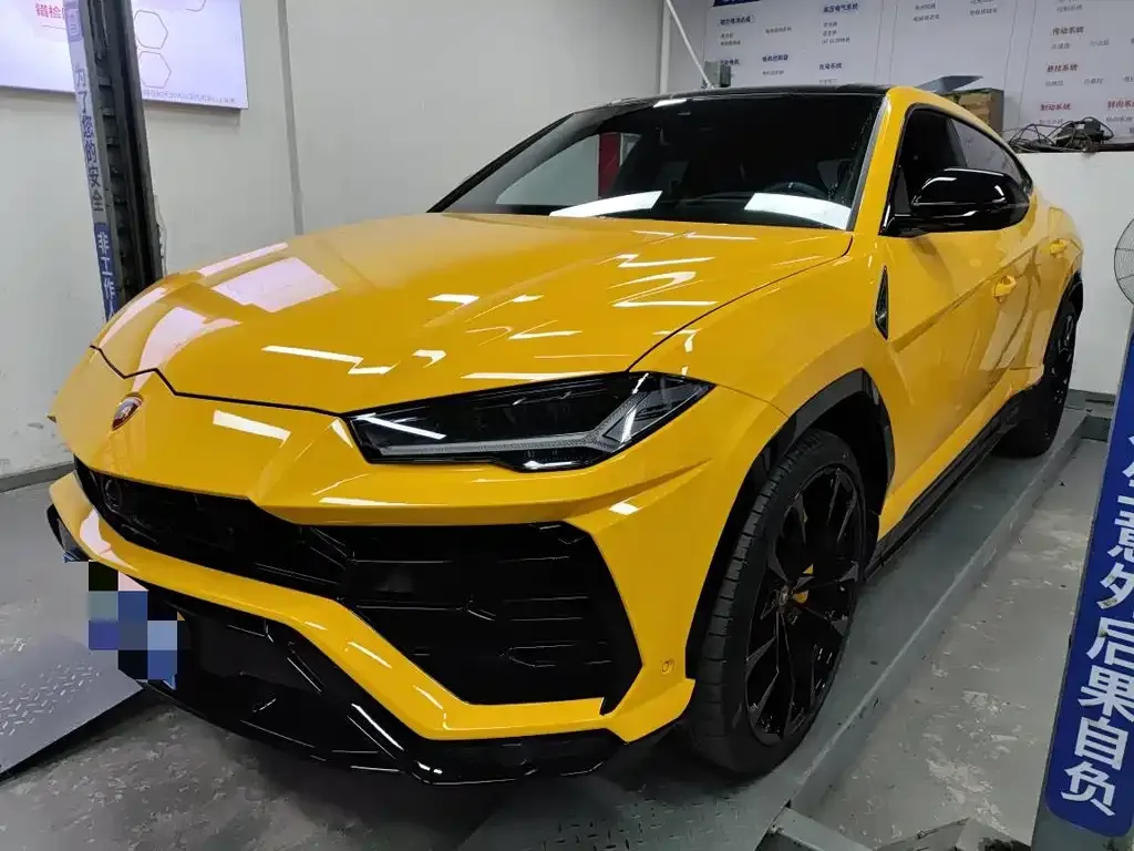 Lamborghini Urus — фото 1