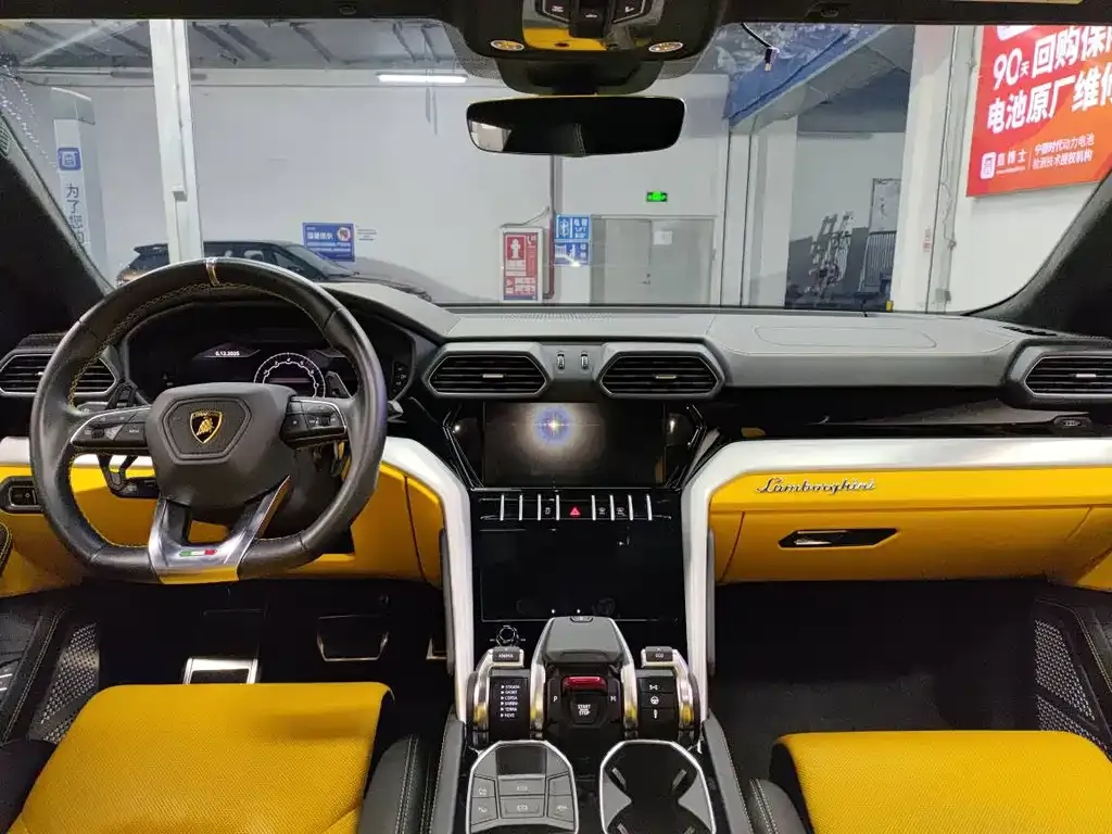 Lamborghini Urus — фото 6