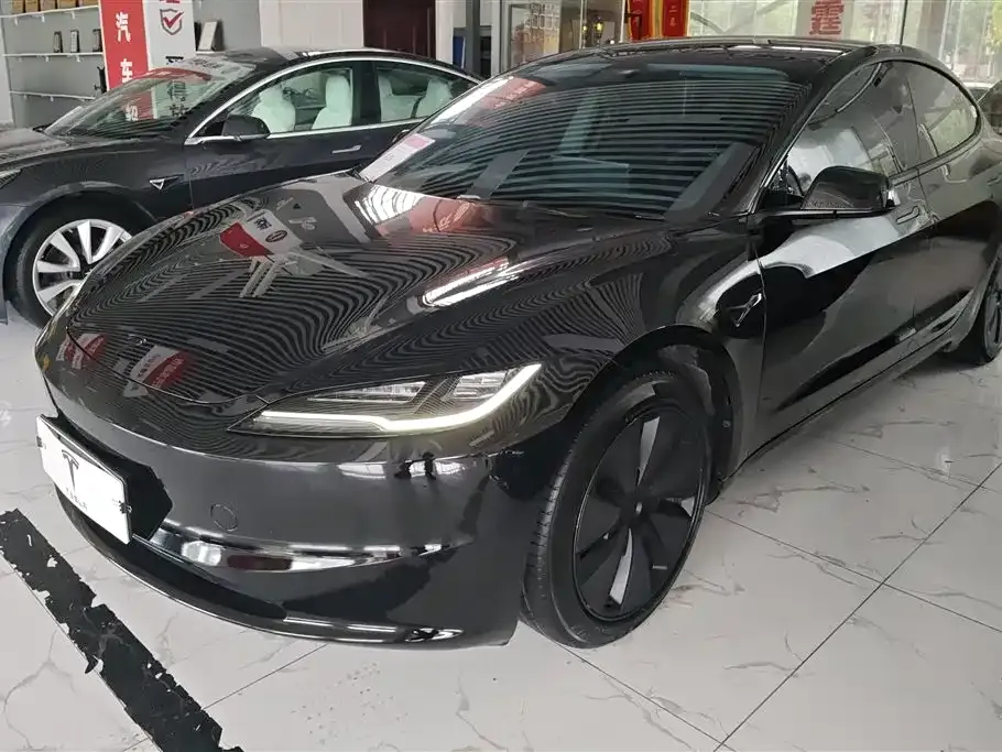 Tesla Model 3 — фото 1