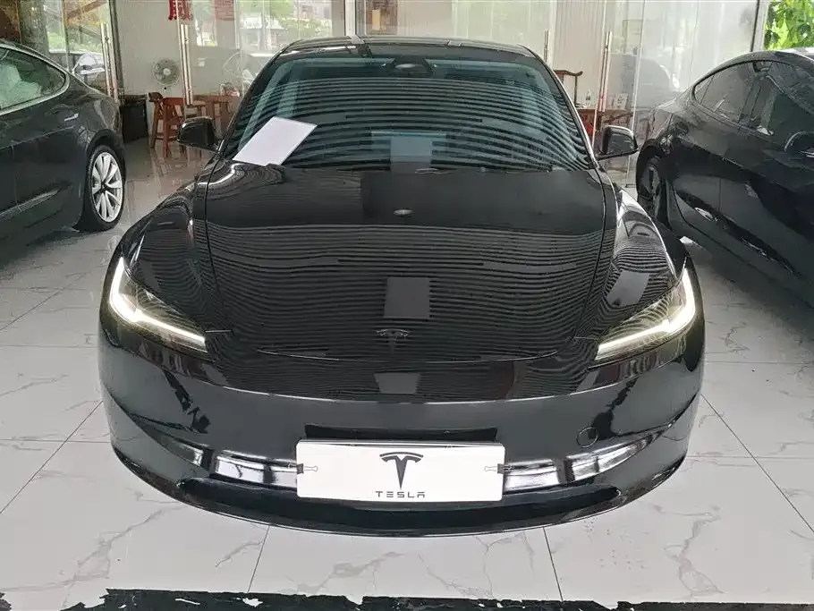 Tesla Model 3 — фото 4
