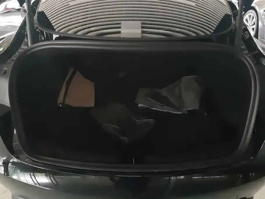 Tesla Model 3 — фото 8