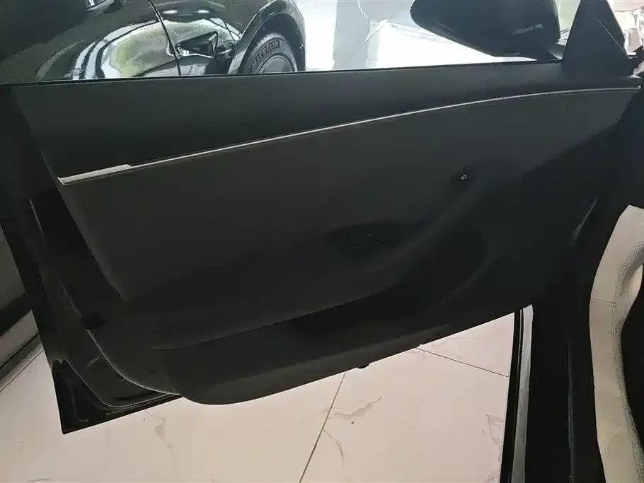 Tesla Model 3 — фото 2