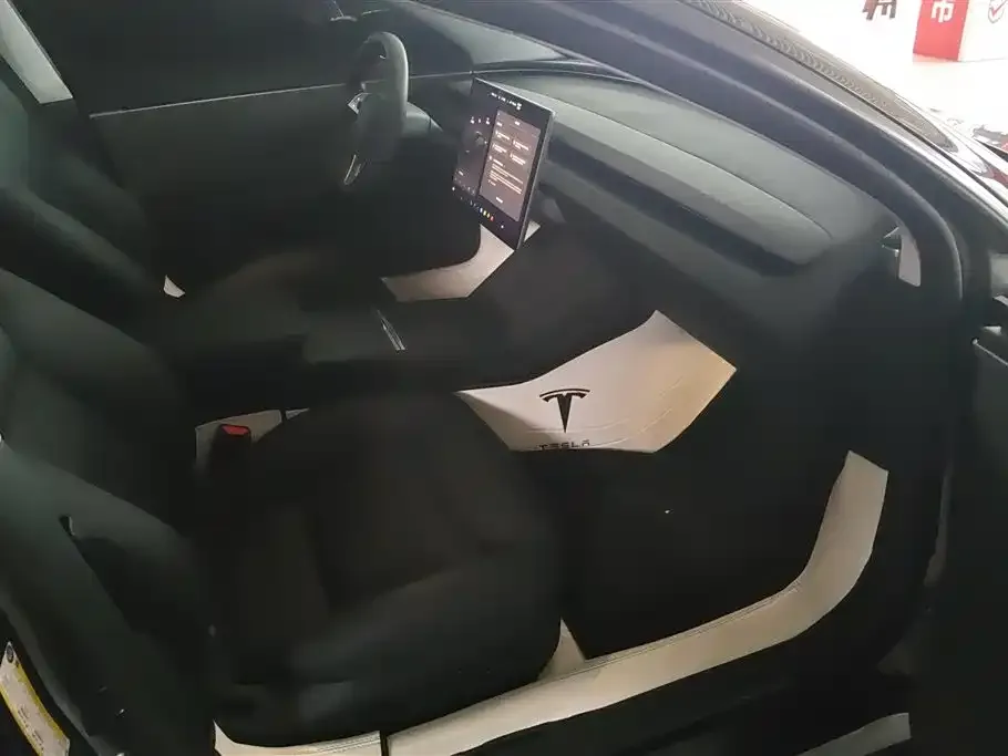 Tesla Model 3 — фото 9