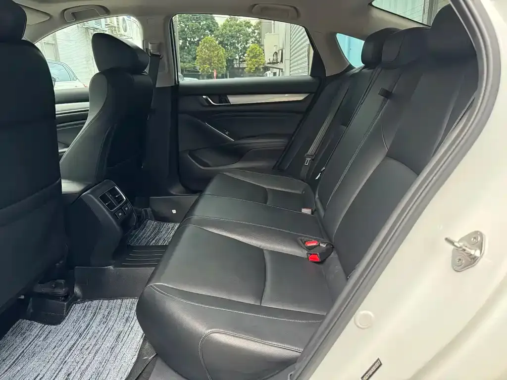 Honda Accord — фото 4