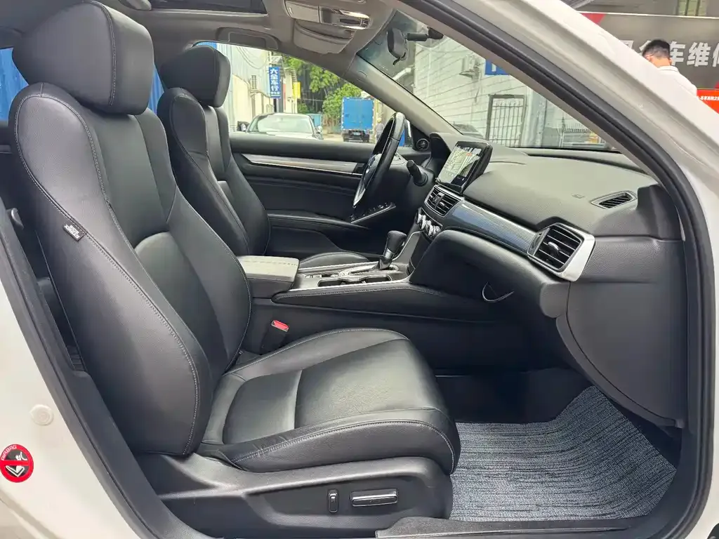 Honda Accord — фото 10