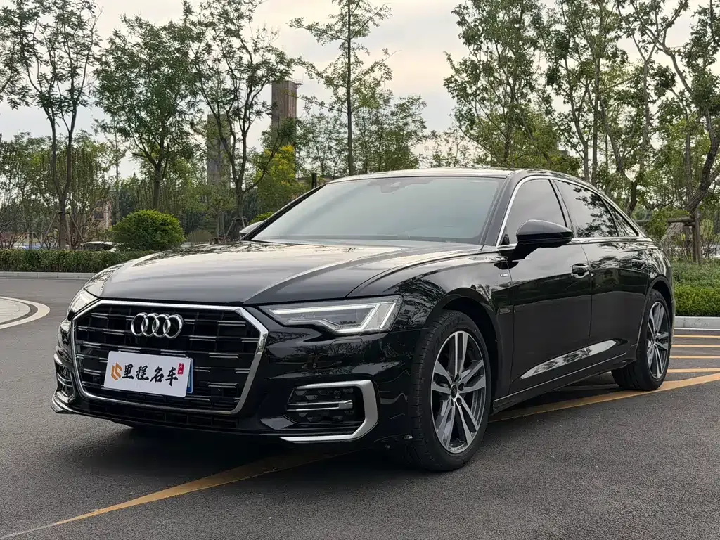 Audi A6L — фото 1