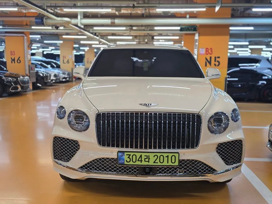 Bentley Bentayga — фото 1