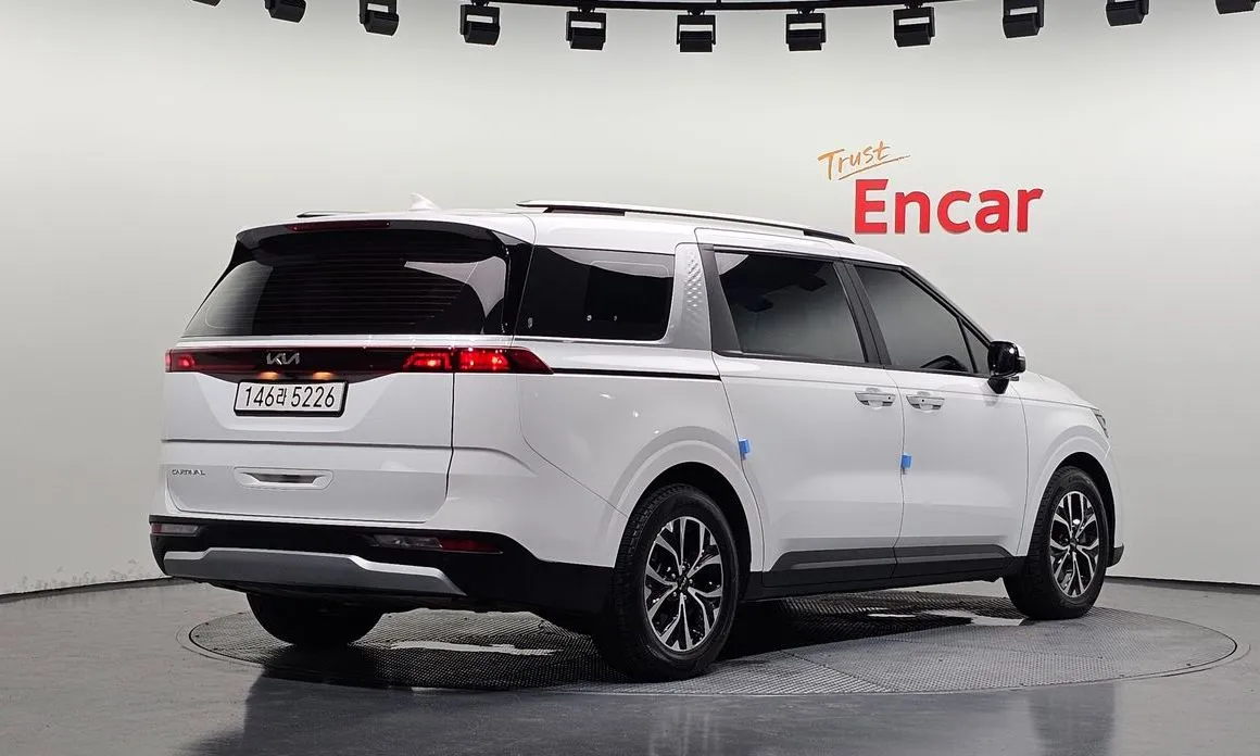 Kia Carnival — фото 10