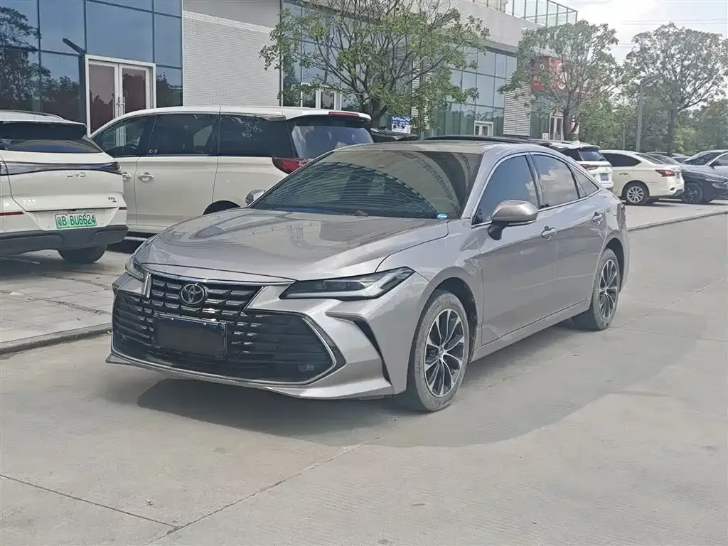 Toyota Avalon — фото 1