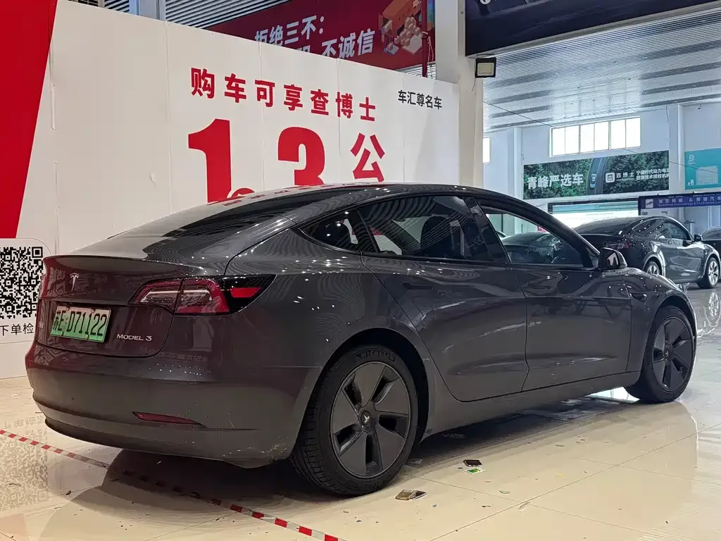Tesla Model 3 — фото 5