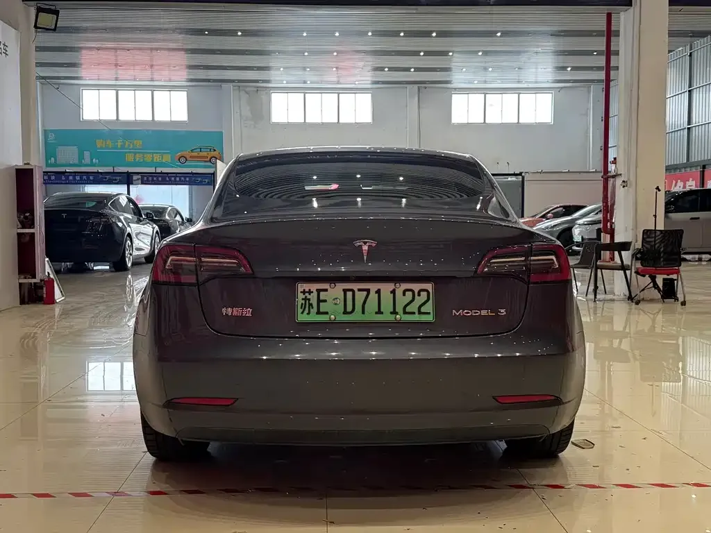 Tesla Model 3 — фото 9