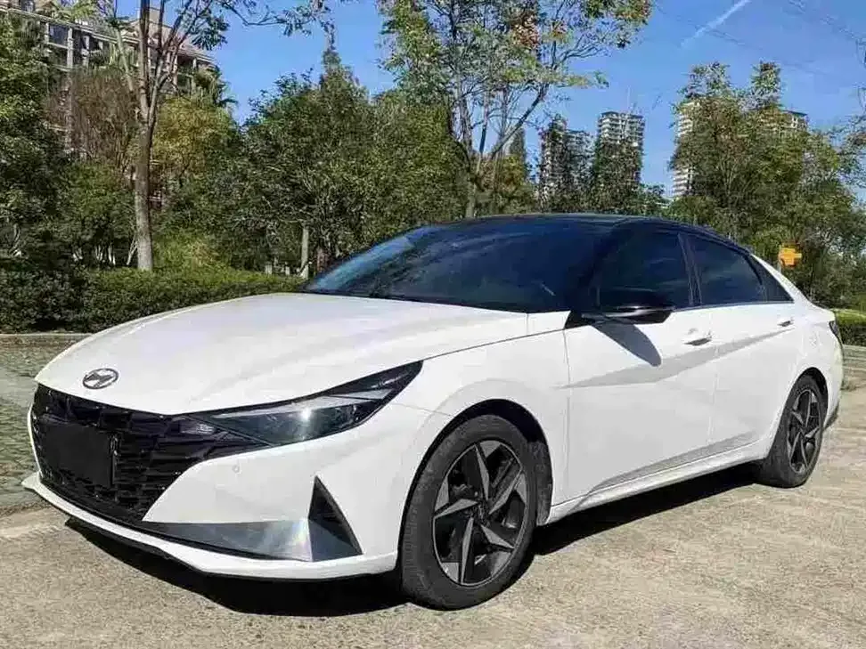 Hyundai Elantra — фото 1