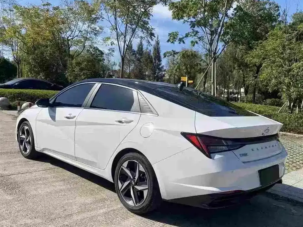 Hyundai Elantra — фото 10