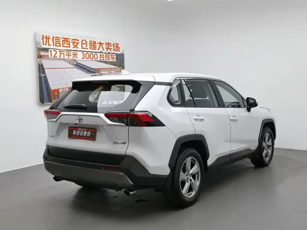 Toyota RAV4 — фото 3